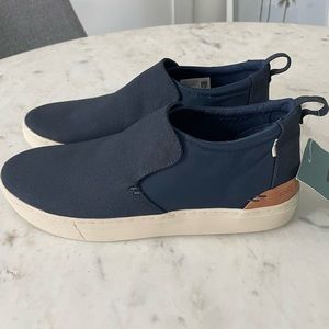 TOMS Men’s Paxton shoe Navy size 10.5 brand new with tags never worn